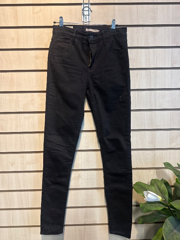 levis svartar