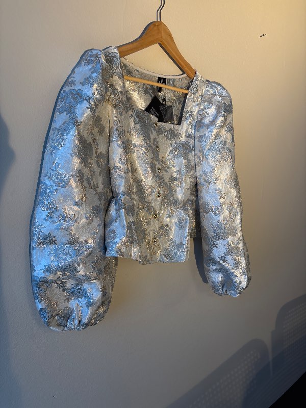 Vero moda glimmerblússa (ný með miða)