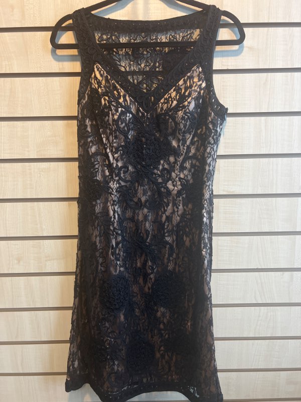 SueWong lace kjóll