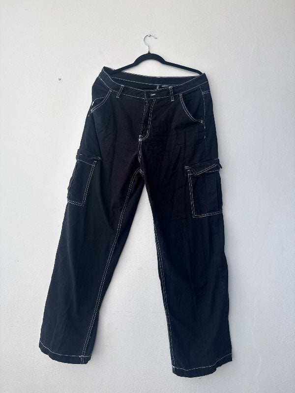 Gallabuxur H&M með hvítum saumum