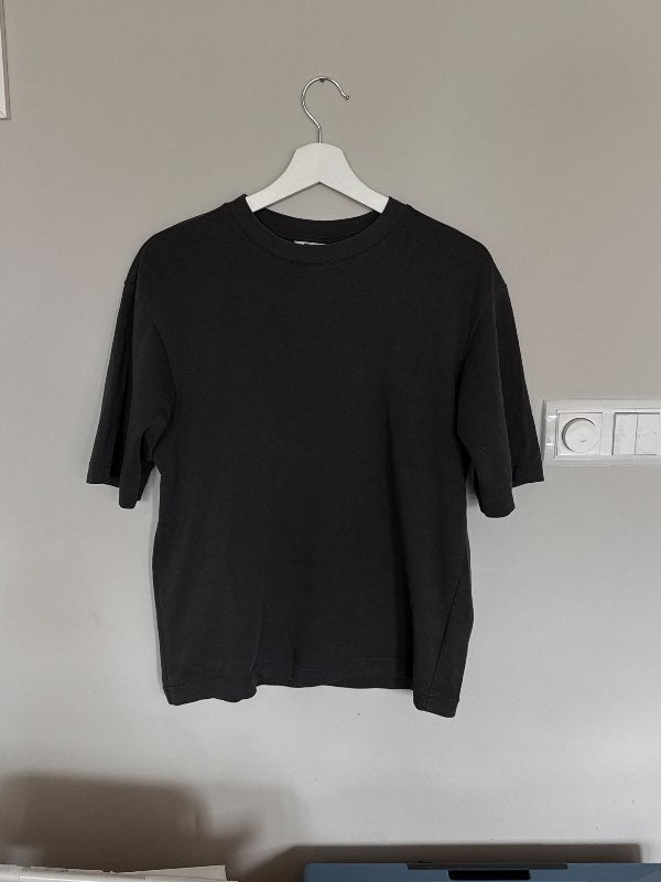 uniqlo svartur bolur
