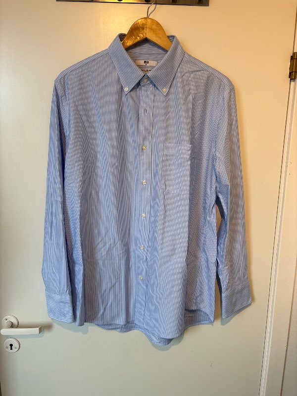 Uniqlo blá skyrta