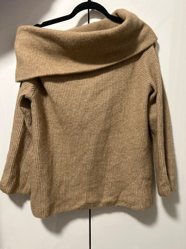 Ljósbrún Off Shoulder H&M Peysa