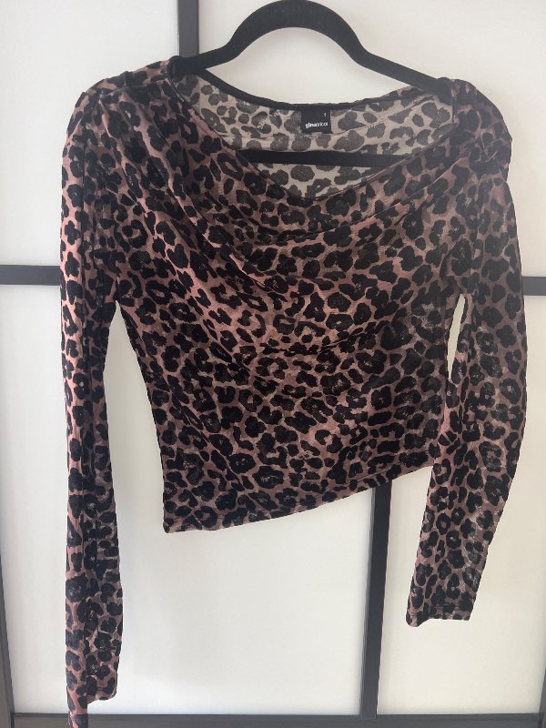 Gina tricot toppur hlébarða