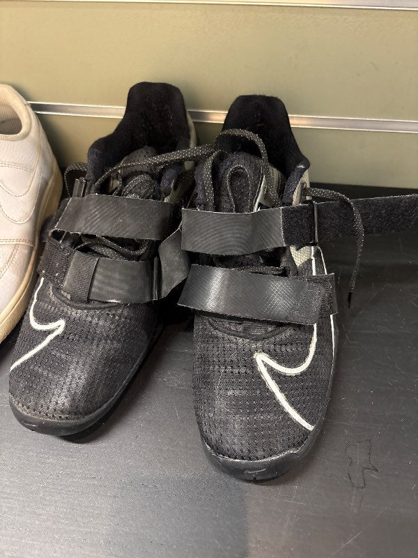 Nike lyftingarskór st 42