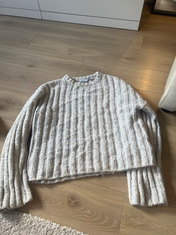 Weekday grá peysa