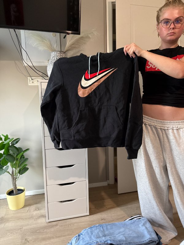 Nike hettupeysa