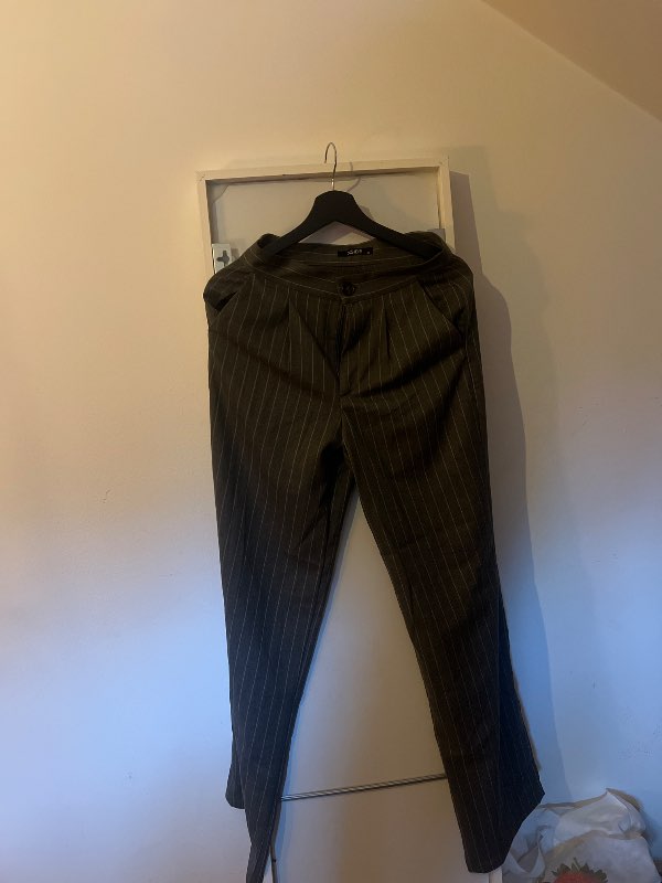 Gráar buxur