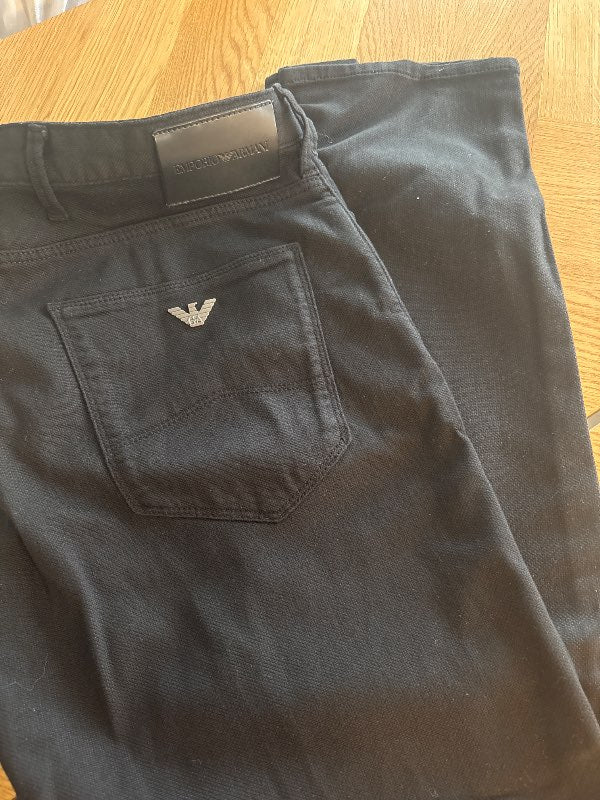 Armani gallabuxur svartar