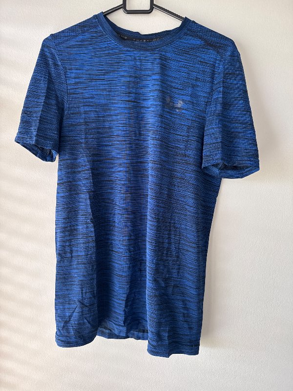 Under Armour blár bolur