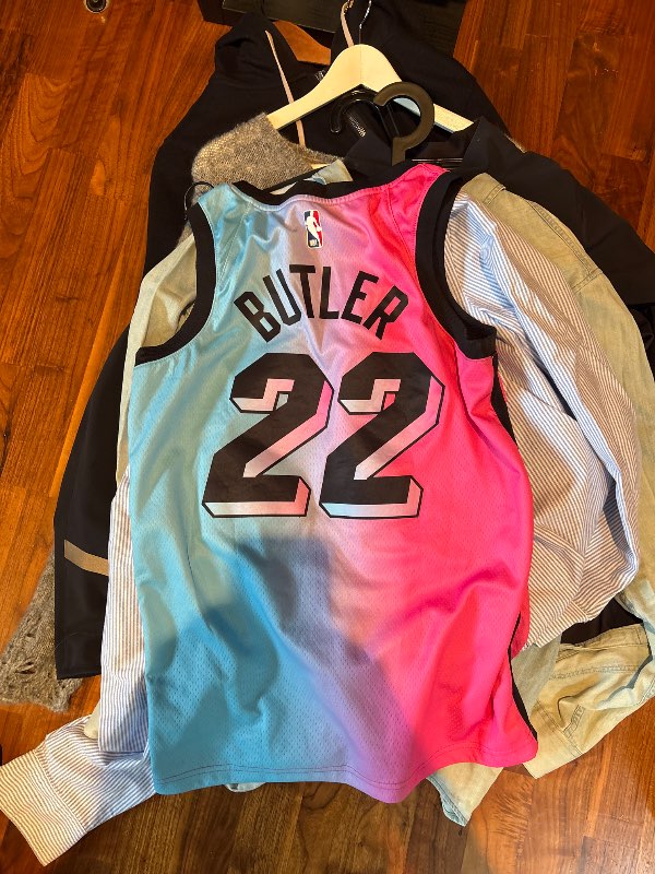 Butler Miami treyja