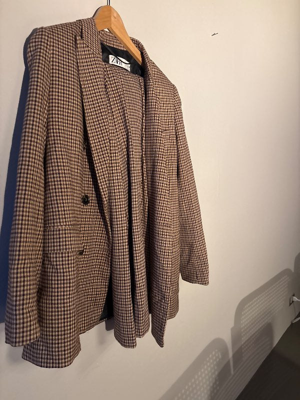 Zara dragt brúnköflótt
