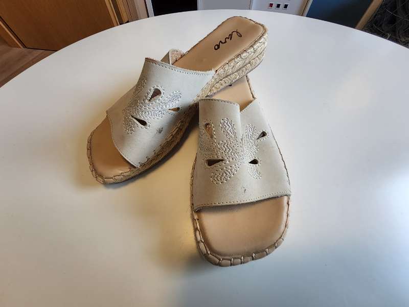 Sandalar