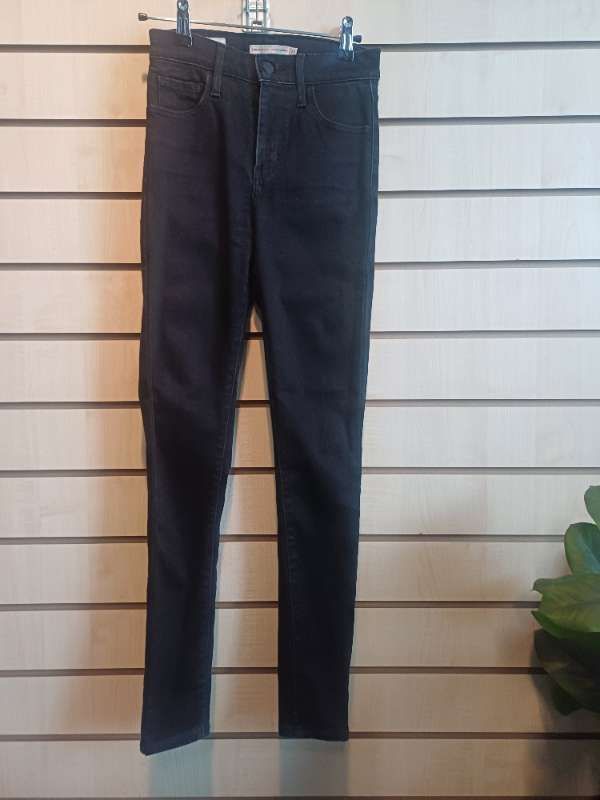 Levis svartar gallabuxur
