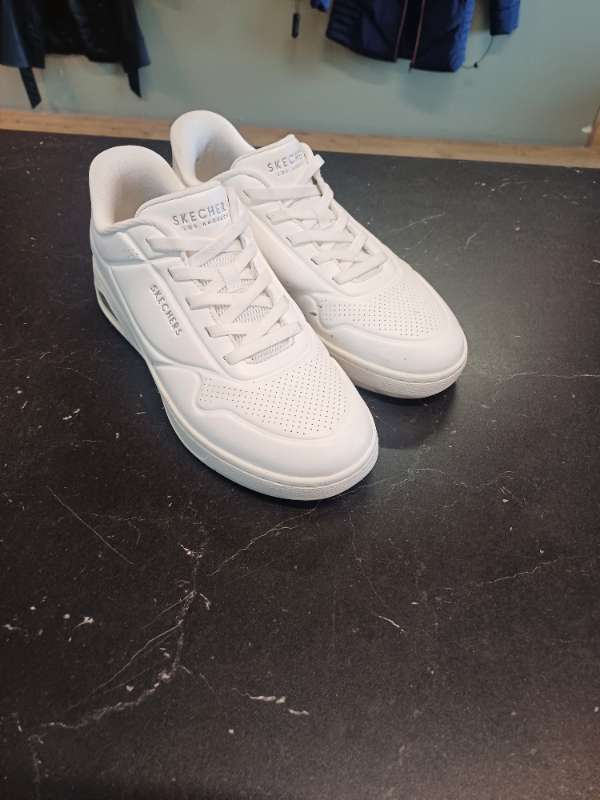 Sketchers Los Angeles slip ins