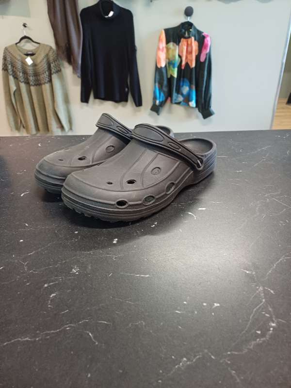 Asadi crocs