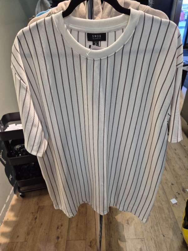 Hvítur og brúnn bolur st XL