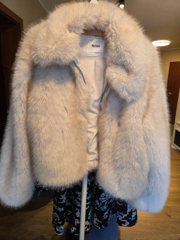 Monki faux fur NýR