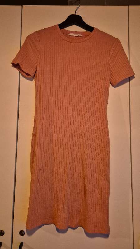 Stutterma kjóll peache