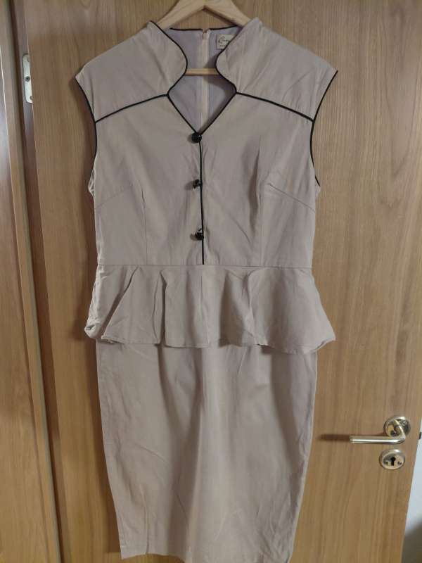 Lindy Bop beige kjóll aðsniðinn