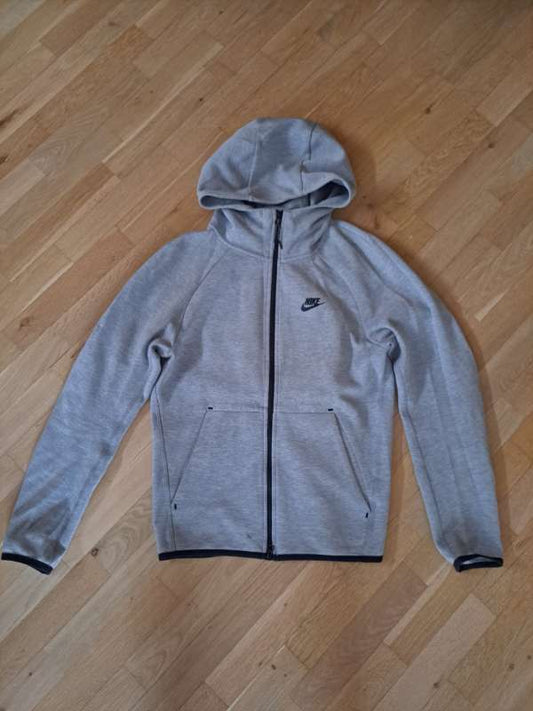 Nike tech fleece peysa grá