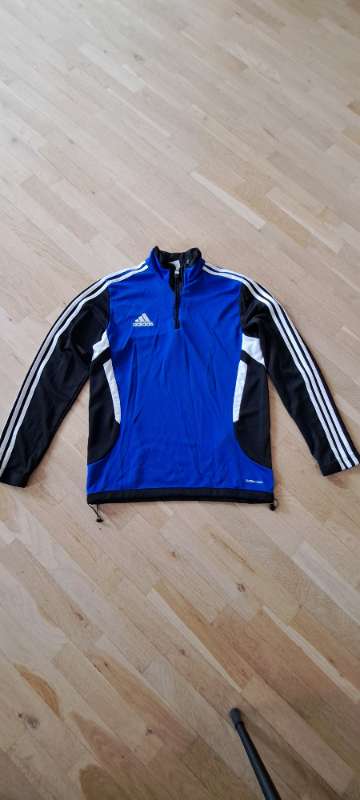Adidas peysa