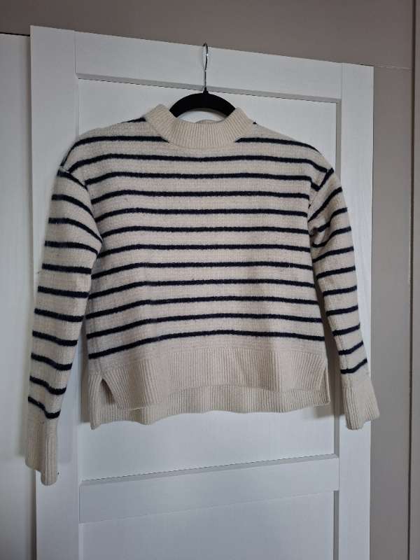 Uniqlo 100% wool peysa