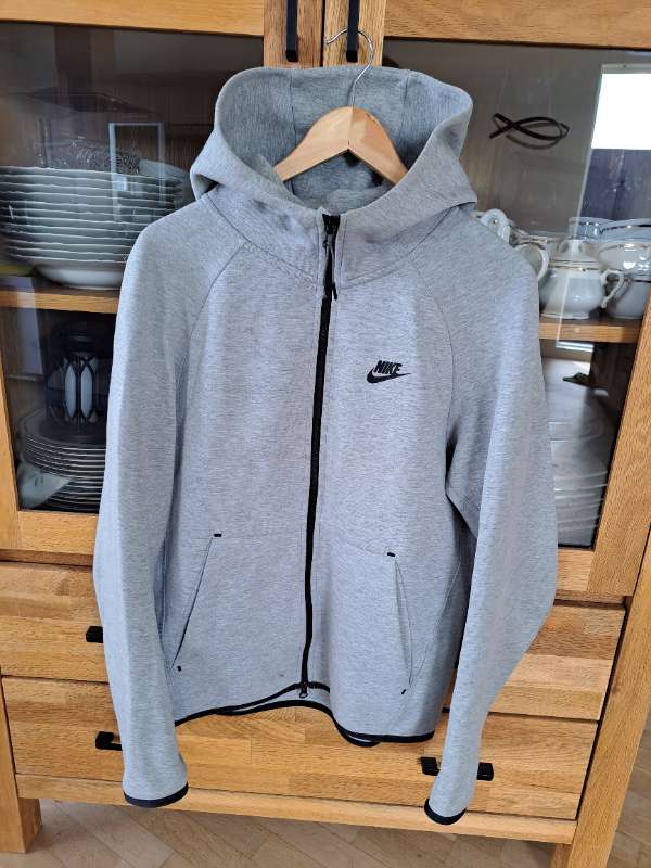 Nike tech fleece peysa grá
