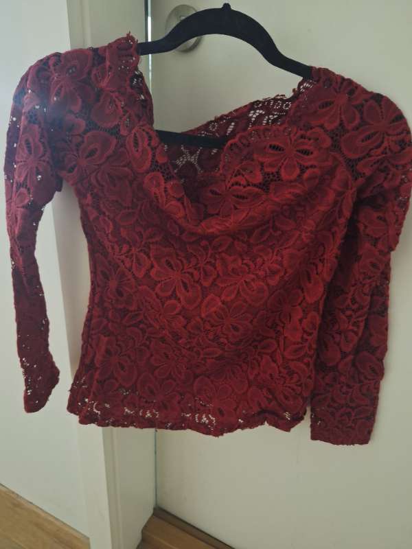 Rauð peysa blund