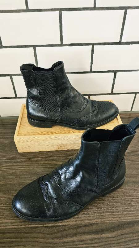 Vagabond Chelsea boots