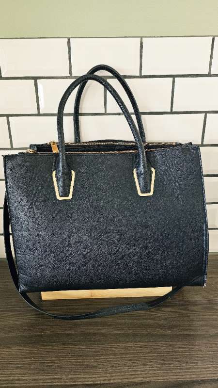 Svört hliðartaska - stór H&M