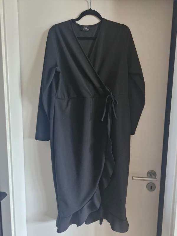 CURVY wrap kjóll svartur