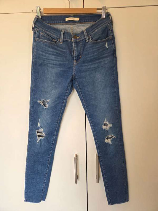 Levis 710