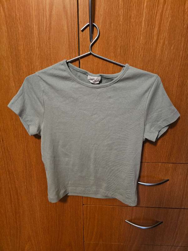 Stuttermabolur - Gina Tricot Cut