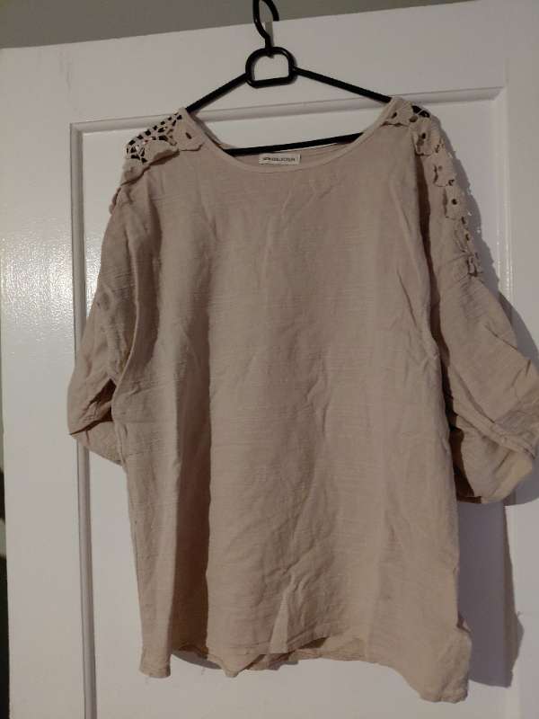 Beige bolur