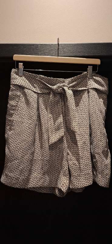 H&M Stuttbuxur