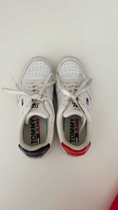 Tommy Hilfiger skór, hvítir m/rauðu og bláu
