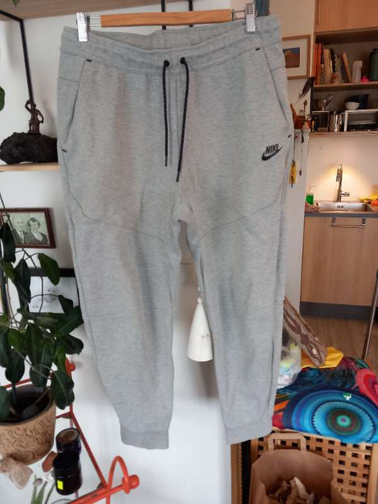 Buxur Nike gráar