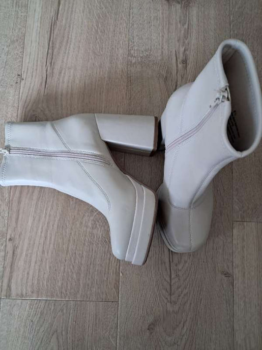 White fable cream skór NEW 39