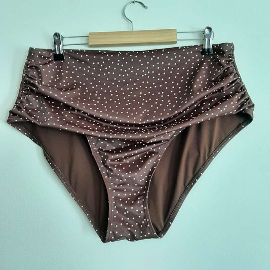 brúnar bikinibuxur uppháar
