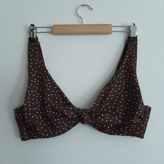 brúnn bikinitoppur