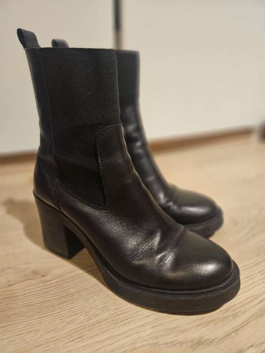 Svartir boots st.40