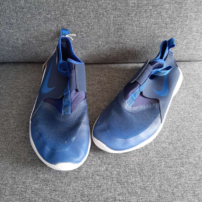 bláir Nike skór
