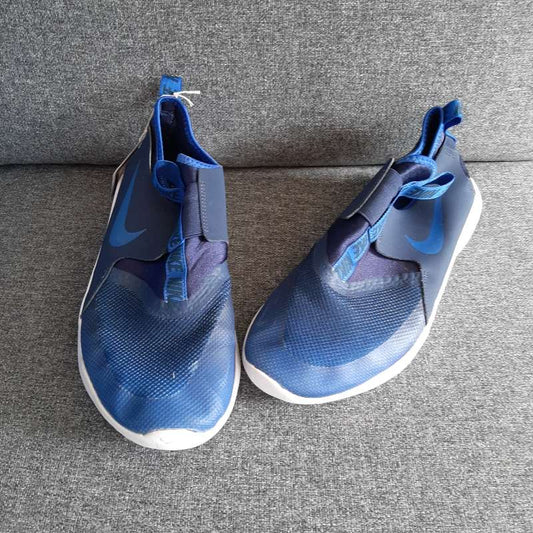 bláir Nike skór