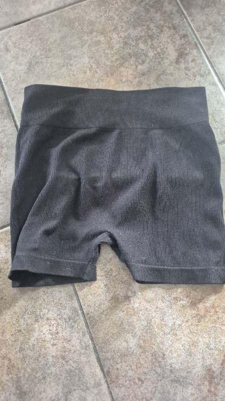 K stuttbuxur sv