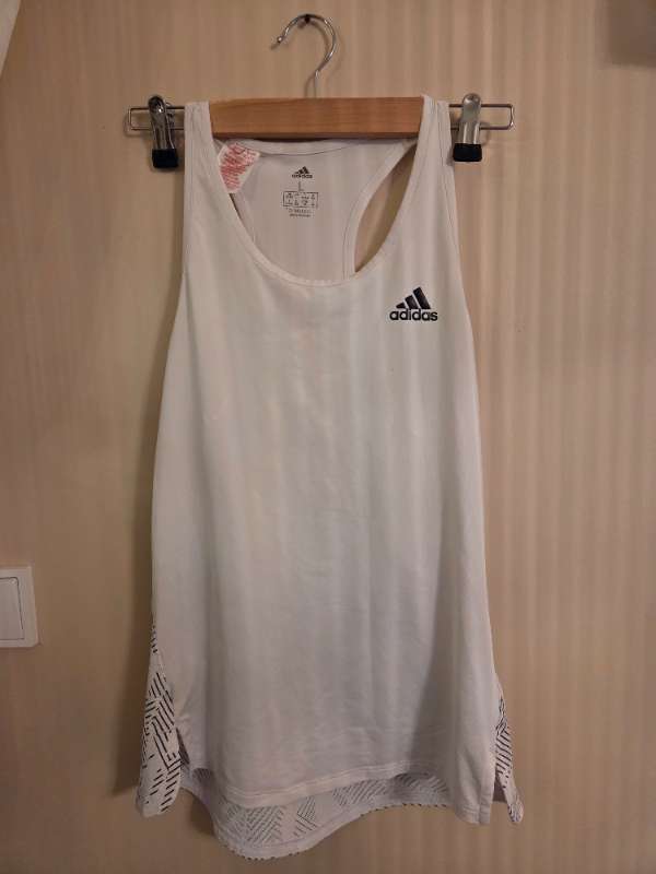 Adidas hvítur bolur