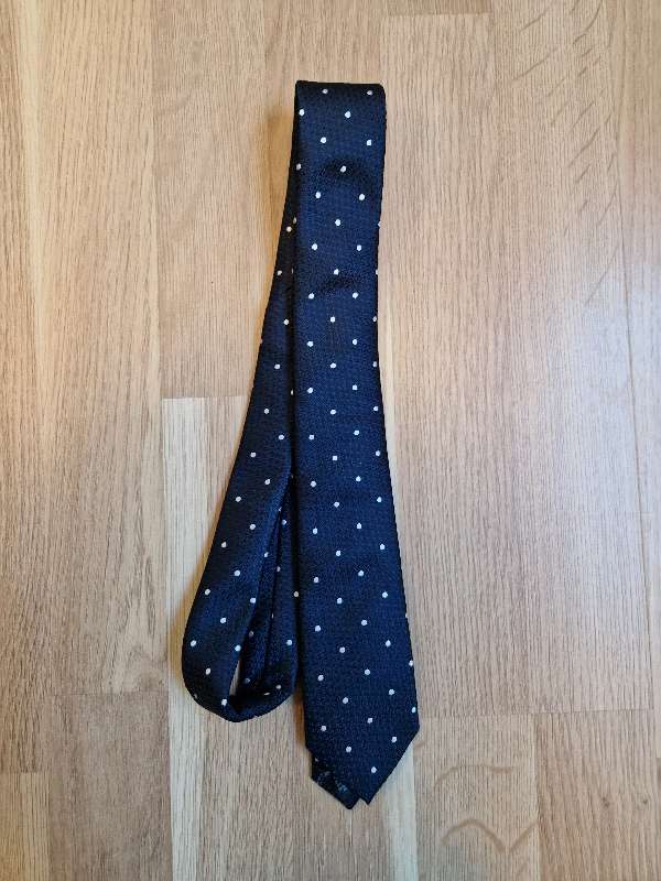 Blátt doppótt bindi