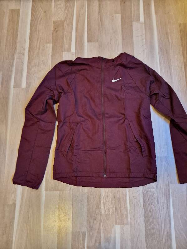 Nike - Vínrauður hlaupastakkur
