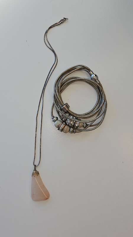 Töff armband og hálsmen með rosequarts steini