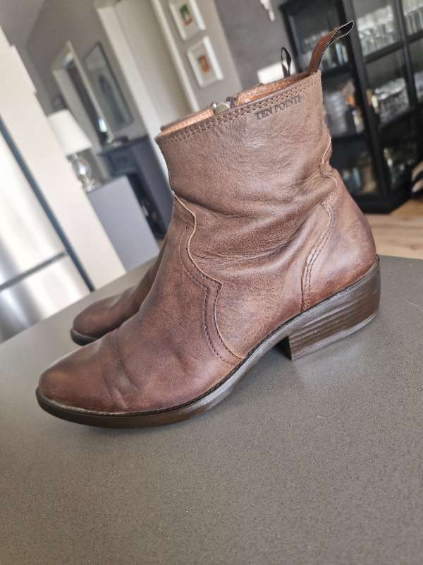 Ten Points boots